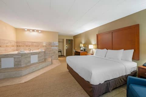 Comfort Inn & Suites Indianapolis Northwest - College Park — photo 7