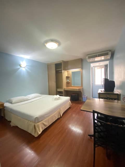 City Residence — hotel room