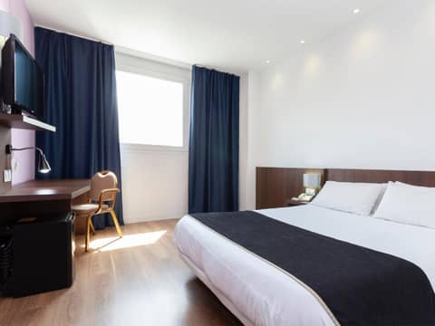 Hotel Olympia Universidades — hotel room