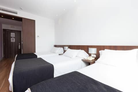 Hotel Olympia Universidades — hotel room