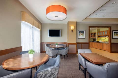 Wyndham Garden Kansas City Airport — photo 3