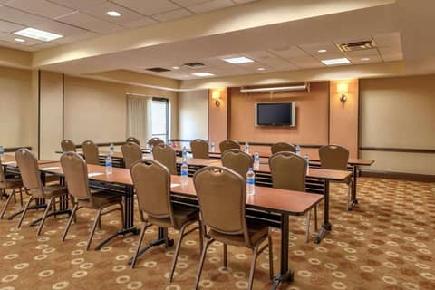 Wyndham Garden Kansas City Airport — photo 8