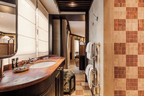 Hotel Hana — bathroom