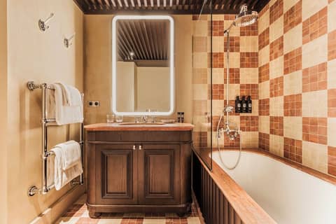 Hotel Hana — bathroom