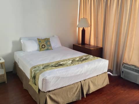 Holiday Surf Hotel (with full kitchen) — photo 2