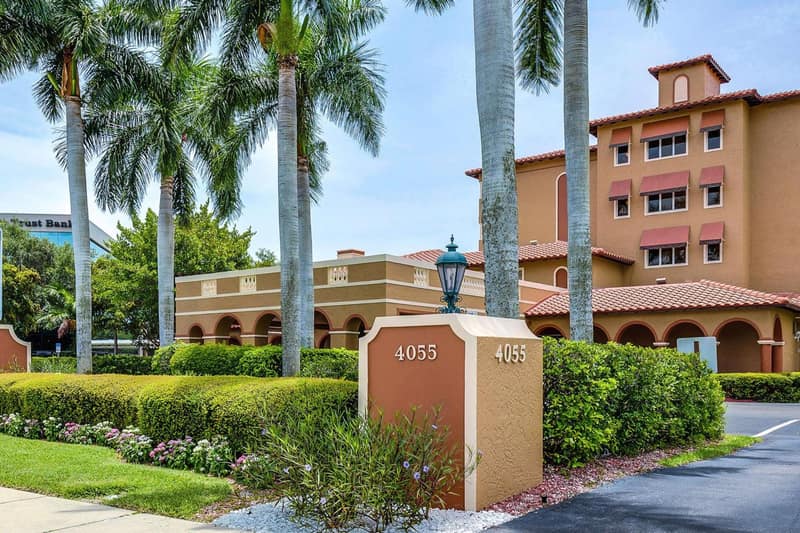 Inn of Naples, Tapestry Collection by Hilton — building