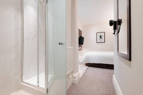 Rove Hotel London Paddington — bathroom