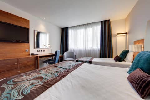 Thistle London Hyde Park Kensington Gardens — hotel room