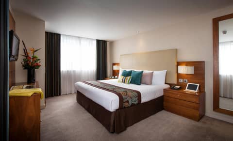 Thistle London Hyde Park Kensington Gardens — hotel room
