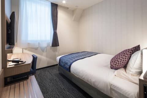 Hotel Mystays Gotanda Station — hotel room