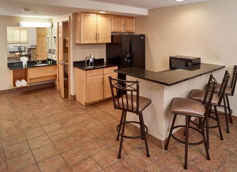 LivINN Hotel Minneapolis North / Fridley — kitchen