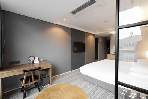 North Harbor Hotel Busan — hotel room