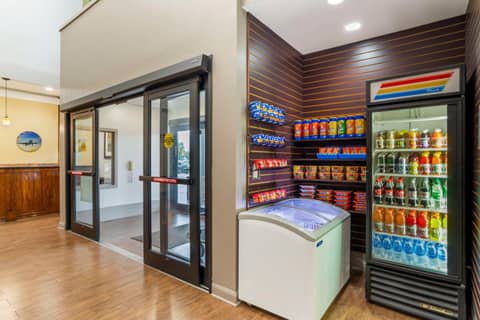 Best Western Plus Hobby Airport Inn & Suites — photo 2