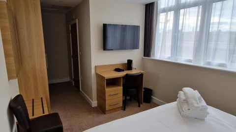 Best Western Northfields Ealing Hotel -Northfield station Elizabeth line — hotel room