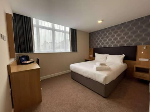 Best Western Northfields Ealing Hotel -Northfield station Elizabeth line — hotel room