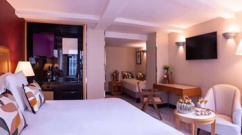 Les Jardins Du Marais — hotel room