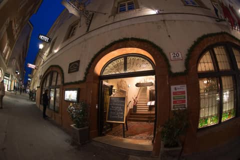 Altstadt Hotel Stadtkrug — recepcion & lobby