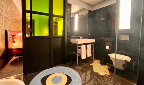 Boutique Hotel Gauthier Restaurant Terrasse — bathroom
