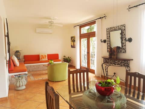 El Encanto Inn & Suites — hotel room