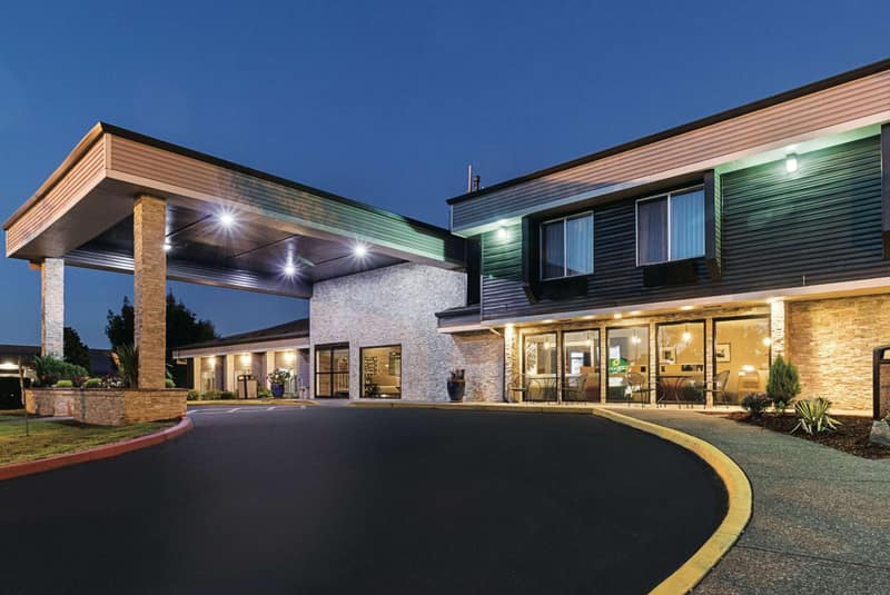 La Quinta by Wyndham Portland NW — building