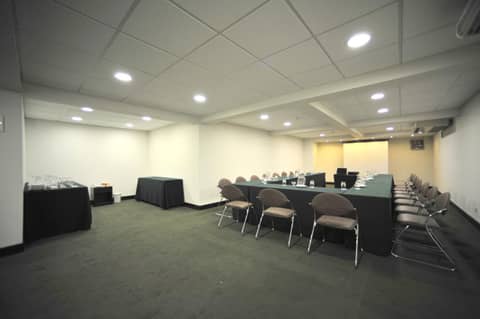 Roosevelt Hotel & Suites — photo 3