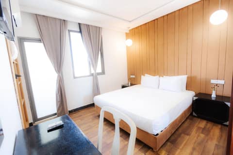 WINDSOR HOTEL CITY CENTER — hotel room