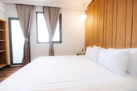 WINDSOR HOTEL CITY CENTER — hotel room