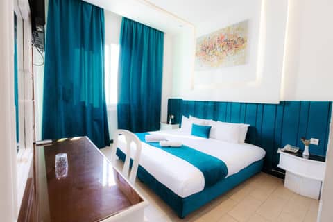 WINDSOR HOTEL CITY CENTER — hotel room