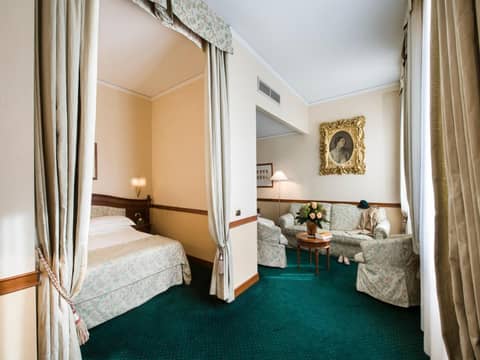 Hotel degli Orafi — hotel room