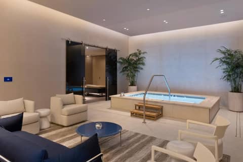 Fontainebleau Las Vegas MICHELIN Key Award Hotel — photo 2