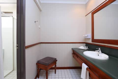 Brisbane International Virginia — bathroom