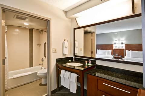 Hyatt Place Atlanta Downtown — bathroom