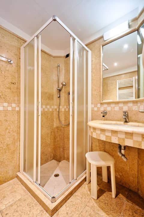 Hotel Vecellio Venice on the Lagoon — bathroom