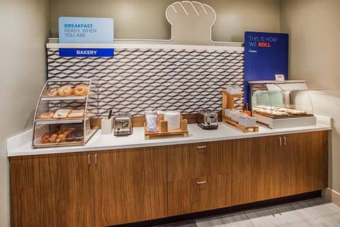 Holiday Inn Express & Suites Bloomington - MPLS Arpt Area W by IHG — photo 9
