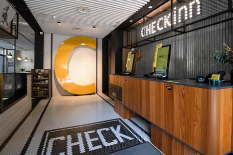 CHECK inn Taipei Songjiang — recepcion & lobby