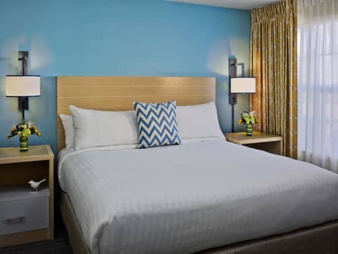 Sonesta Simply Suites Cleveland Westlake — hotel room