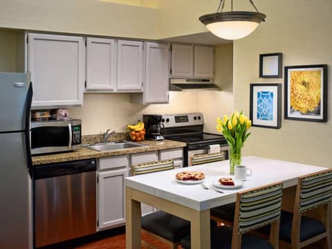 Sonesta Simply Suites Cleveland Westlake — kitchen