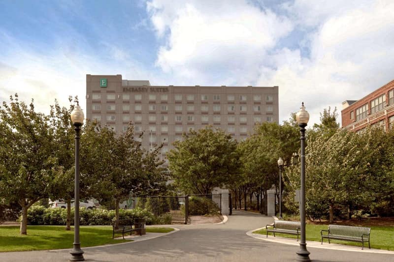 Embassy Suites Boston at Logan Airport — building