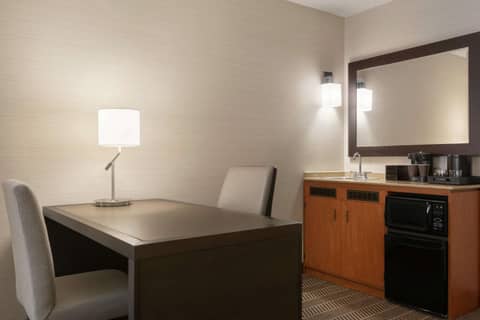 Embassy Suites Boston at Logan Airport — photo 6