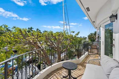 Isle of Venice Residence and Marina — balance & terrace