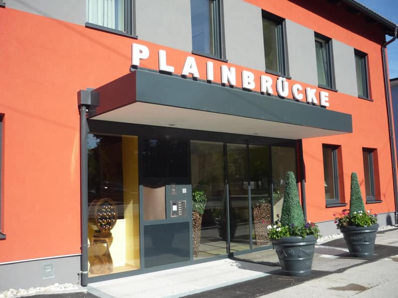 Hotel Plainbrücke | self check-in — building