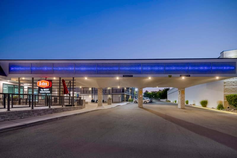 Aiden by Best Western South Reno — building