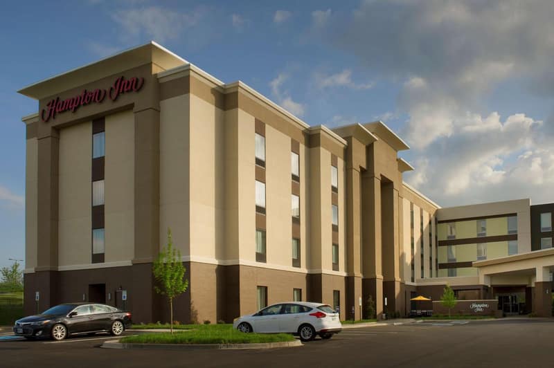 Hampton Inn Louisville East Hurstbourne — building