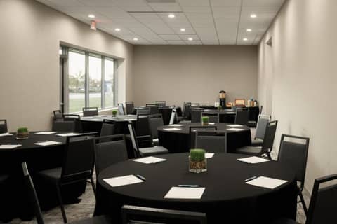 Four Points by Sheraton Milwaukee North Shore — photo 8
