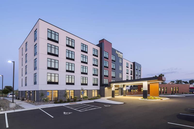 Fairfield Inn & Suites by Marriott Minneapolis North/Blaine — building