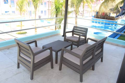 Miami Inn Hotel — balance & terrace