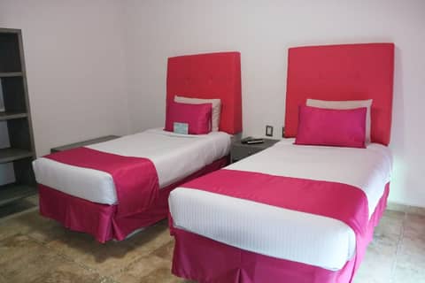 Miami Inn Hotel — hotel room