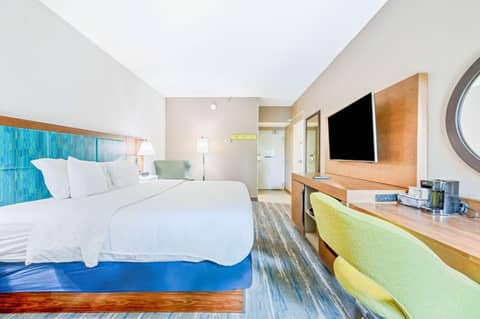 Hampton Inn St. Louis - Westport — hotel room