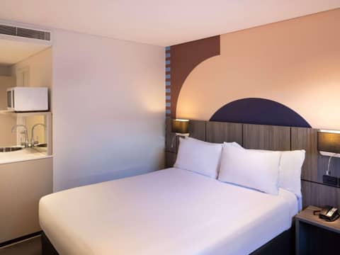ibis Styles Sydney Central — hotel room