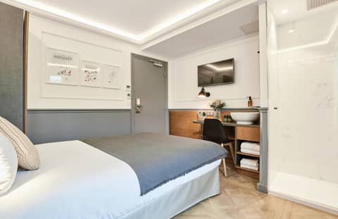 Hotel Petit Lafayette — hotel room
